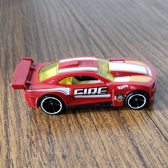 2011 CHEVY CAMARO 2020 Hot Wheels Rescue Series Red - Picture 3 of 5